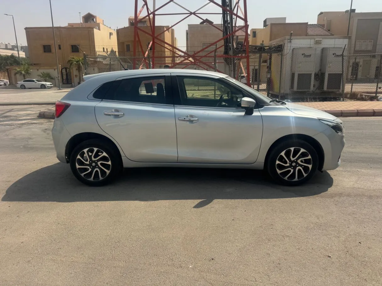 Car image 4