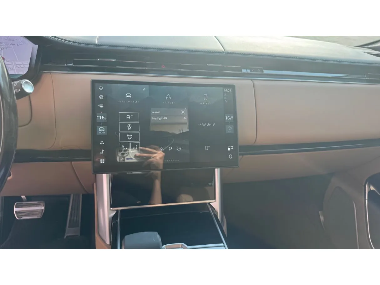 Car image 17