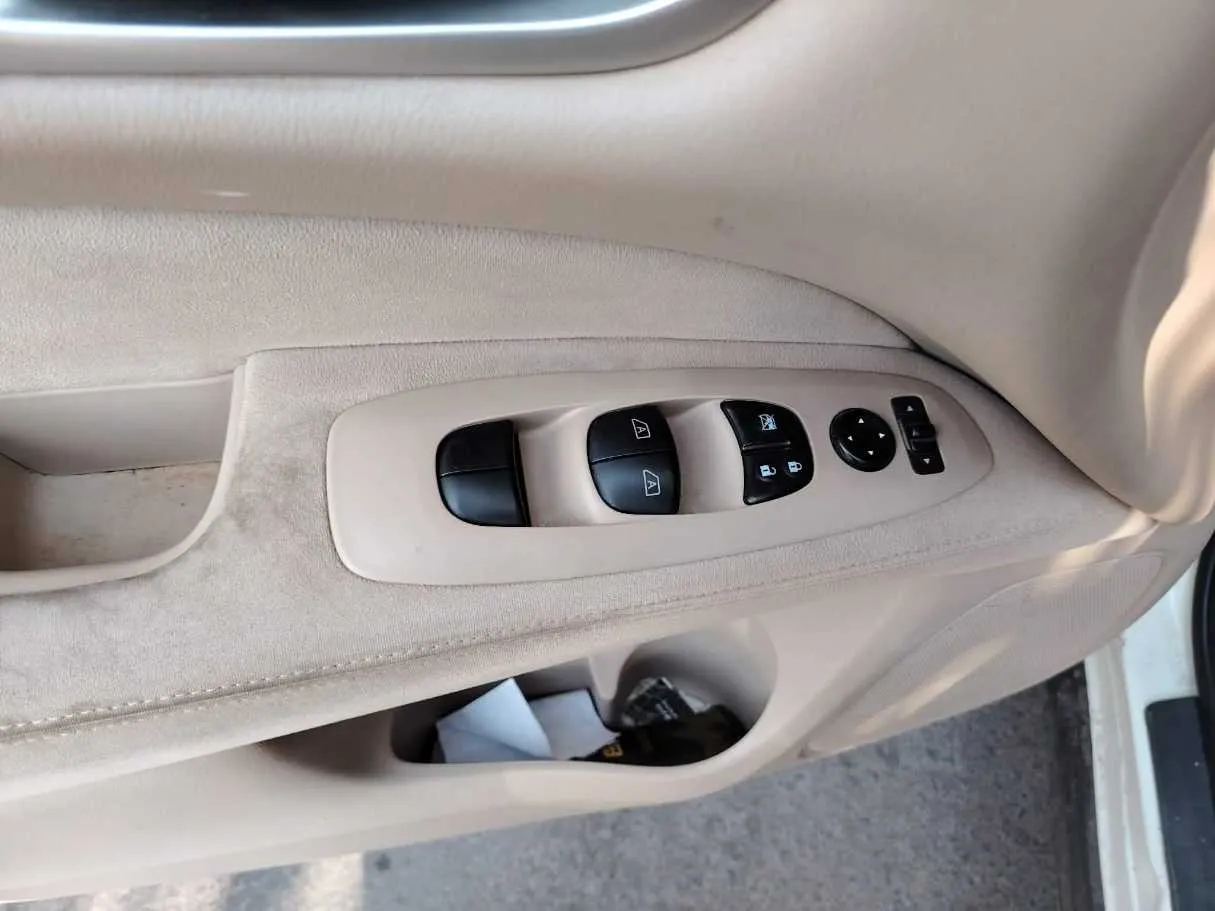 Car image 33
