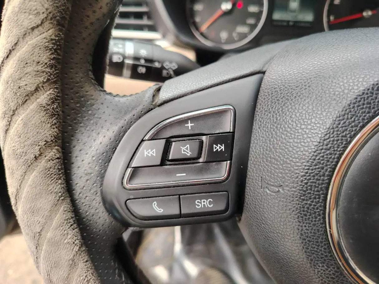 Car image 36