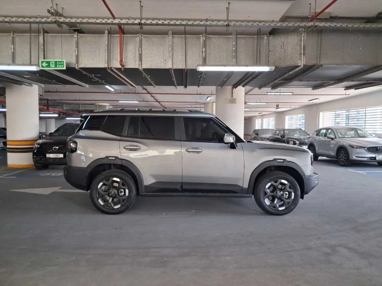 Car image 3