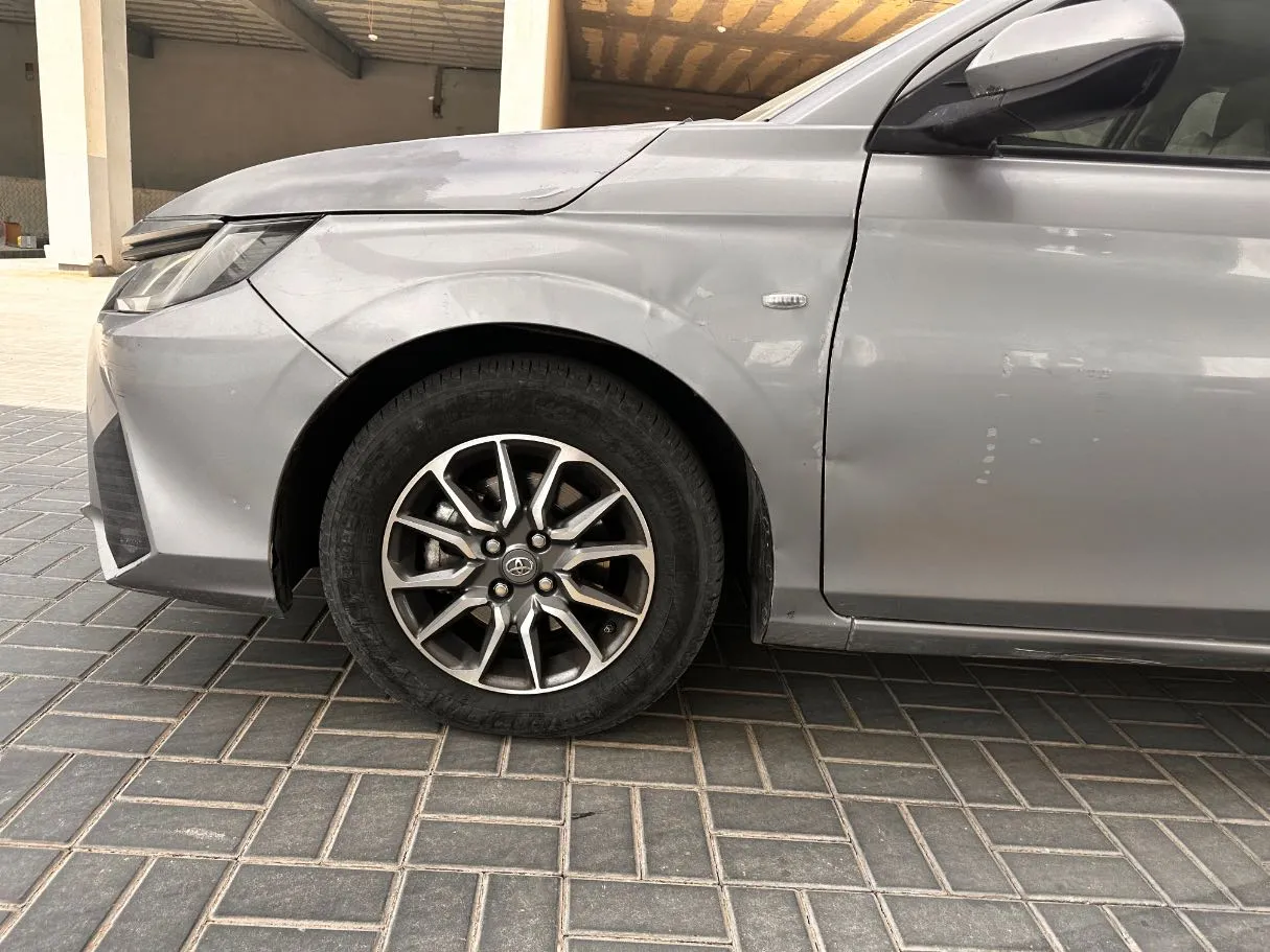 Car image 9