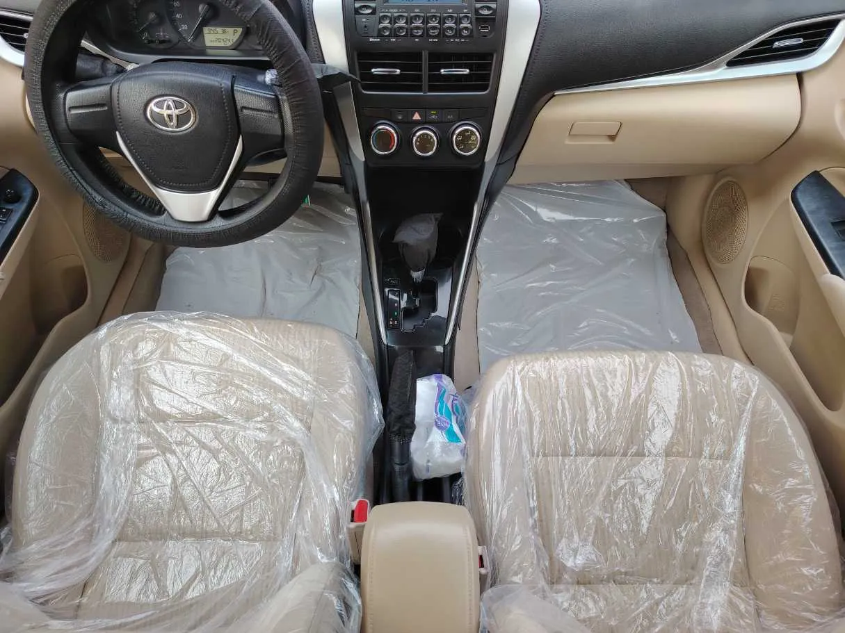 Car image 17