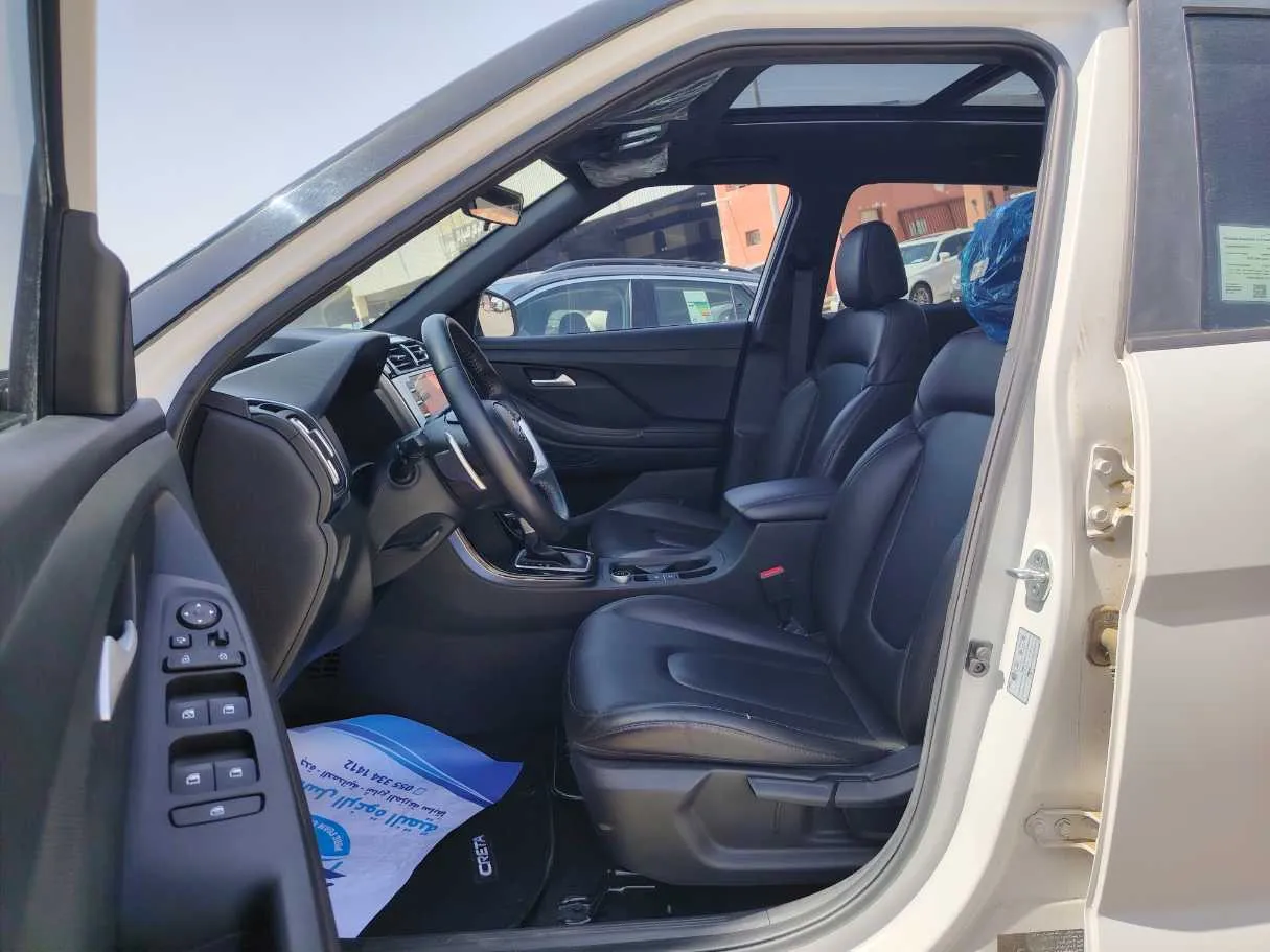Car image 14