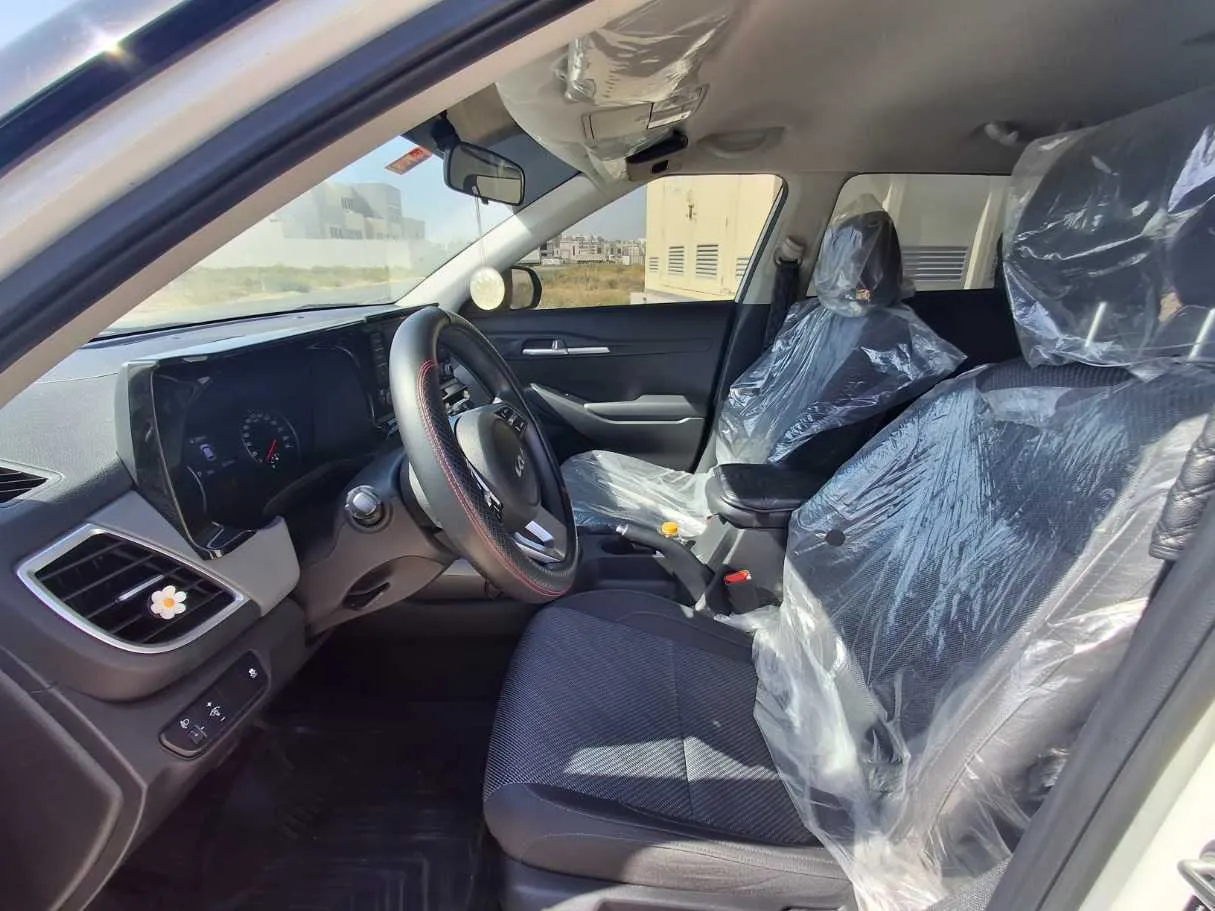 Car image 12
