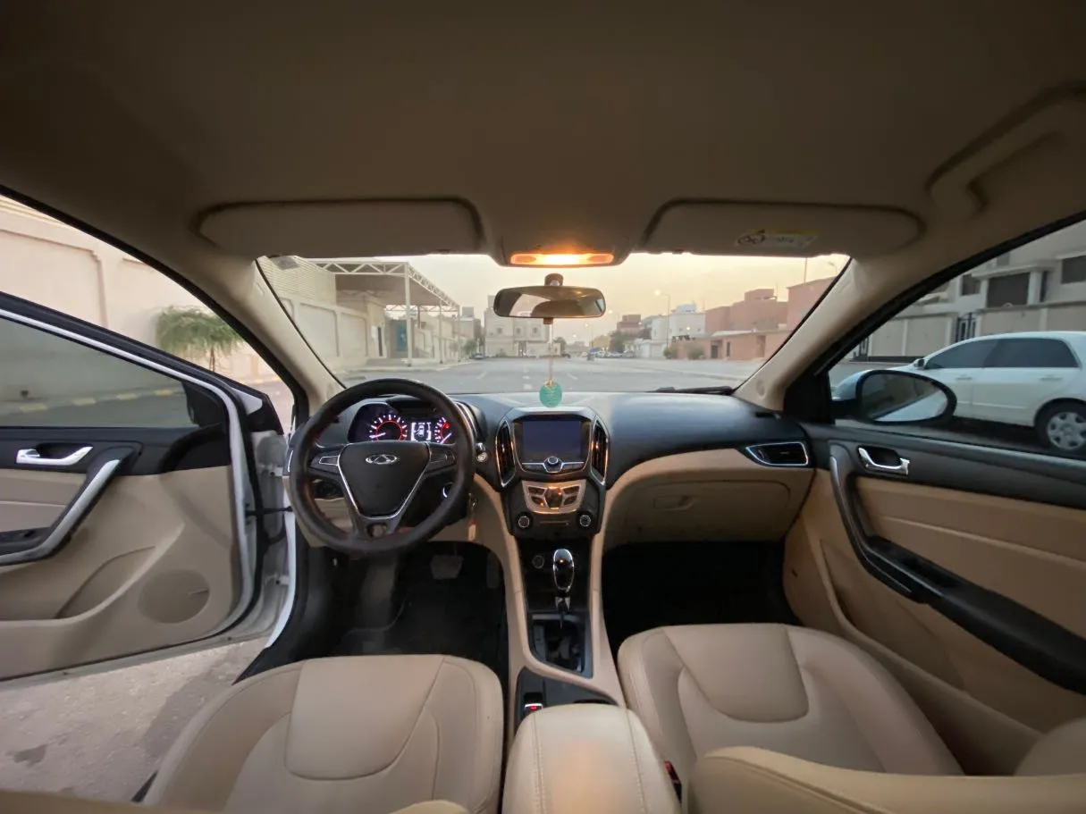 Car image 14