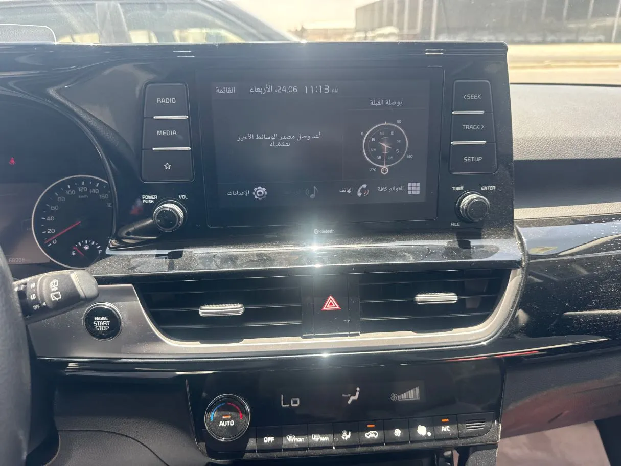 Car image 12