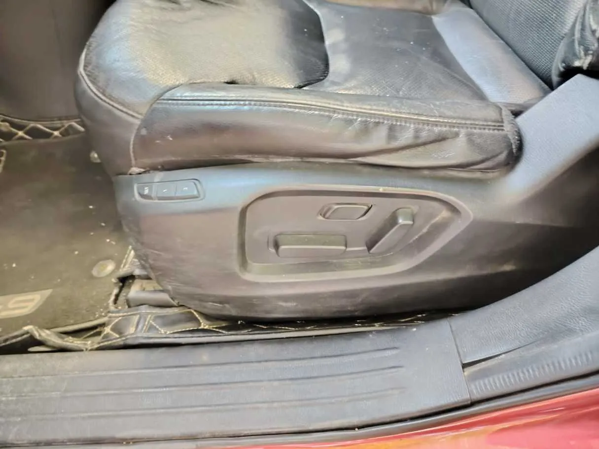 Car image 35