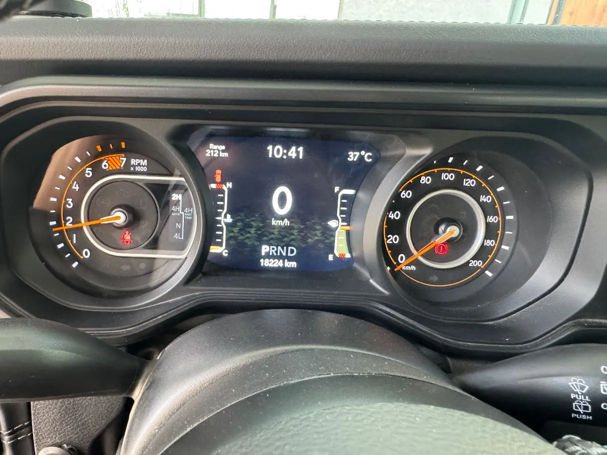 Car image 17