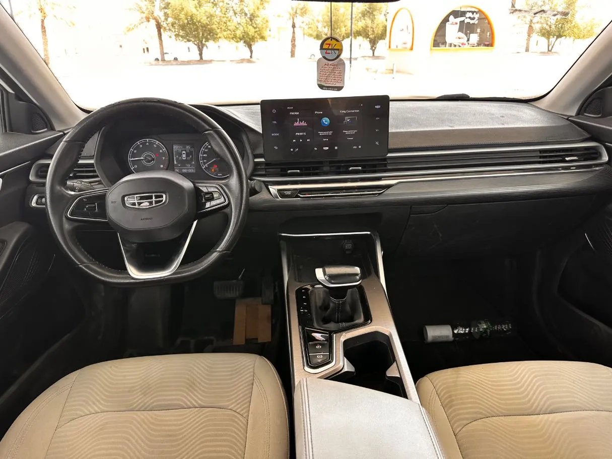 Car image 14