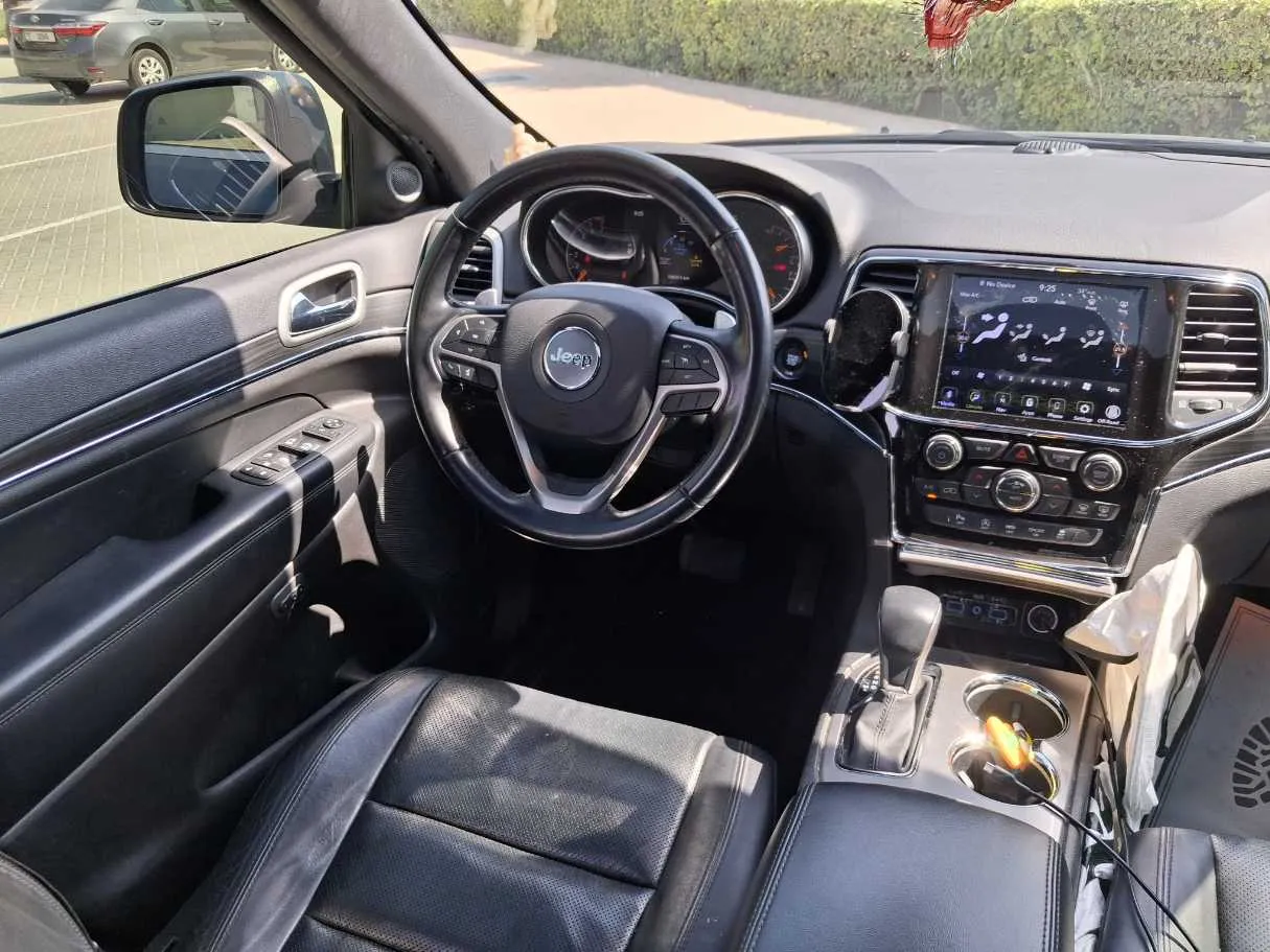 Car image 17
