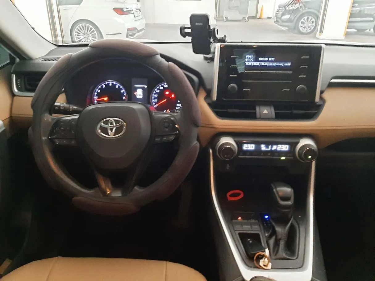 Car image 16