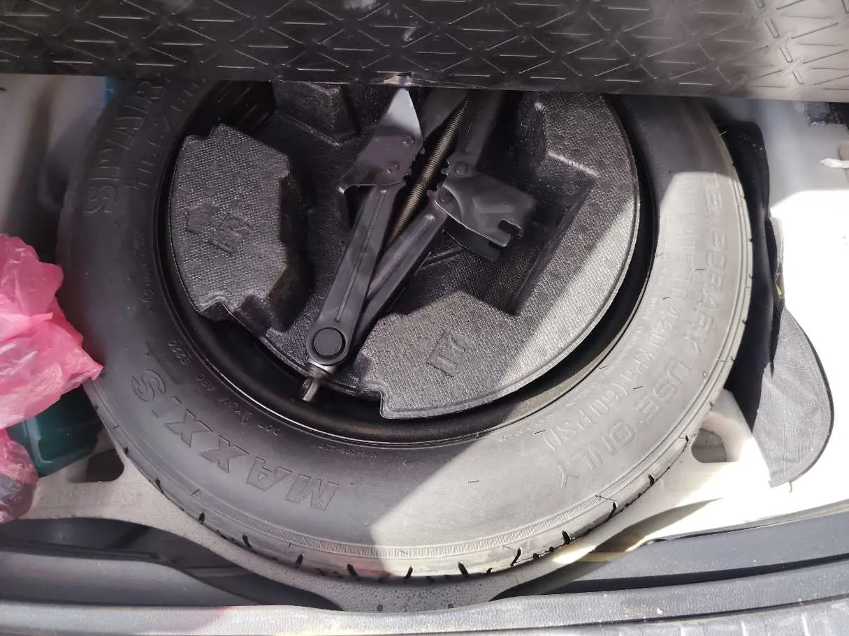 Car image 30