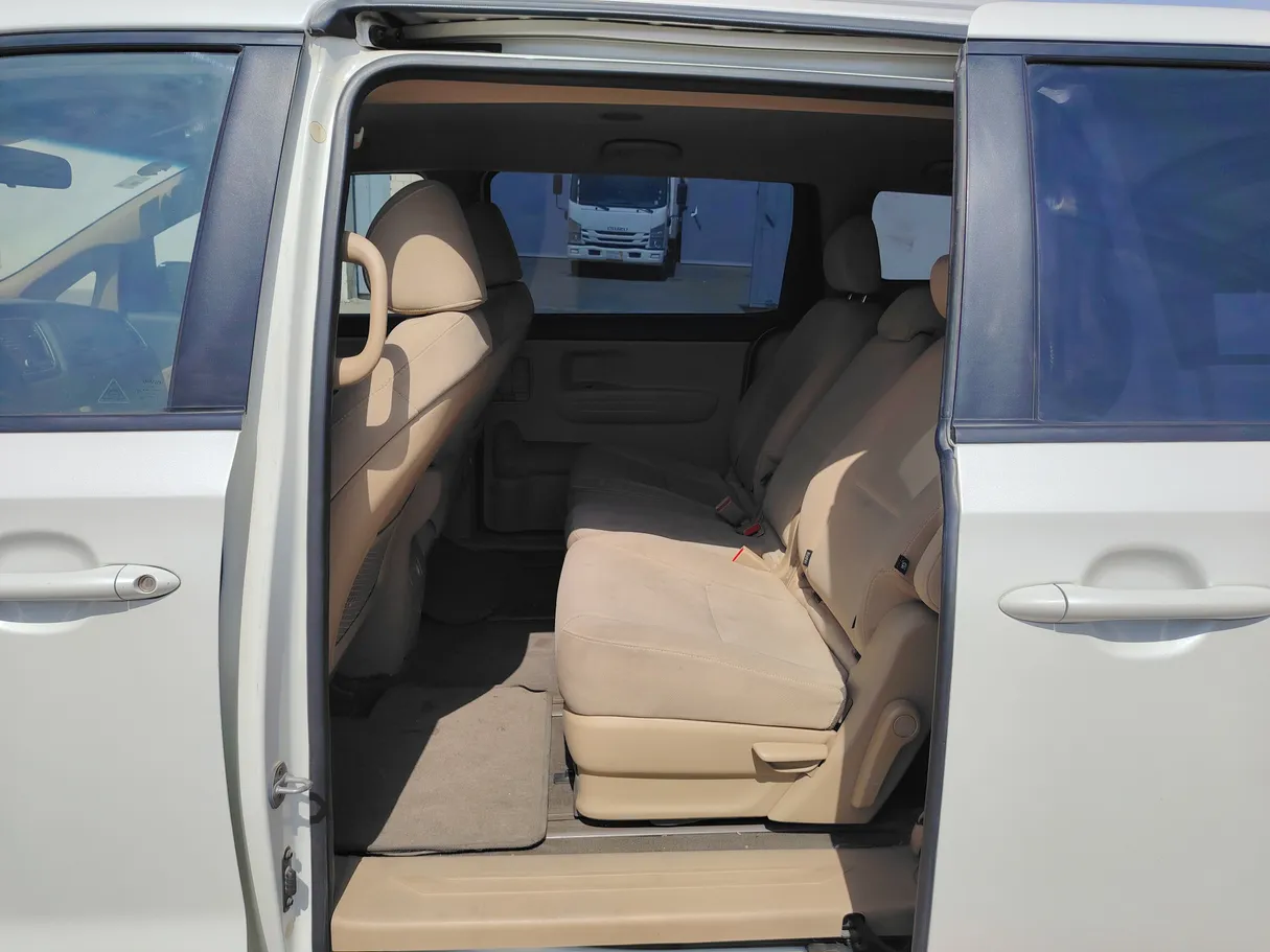 Car image 14