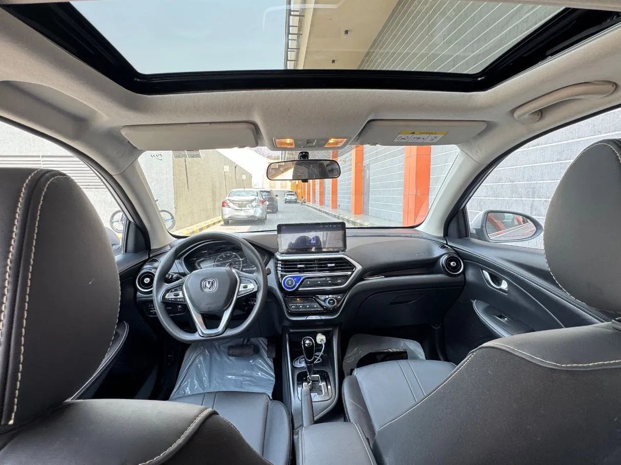 Car image 14