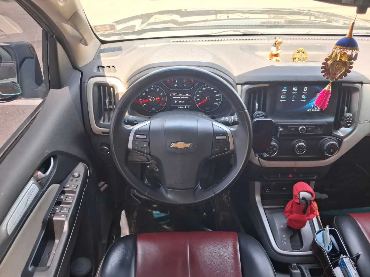 Car image 17