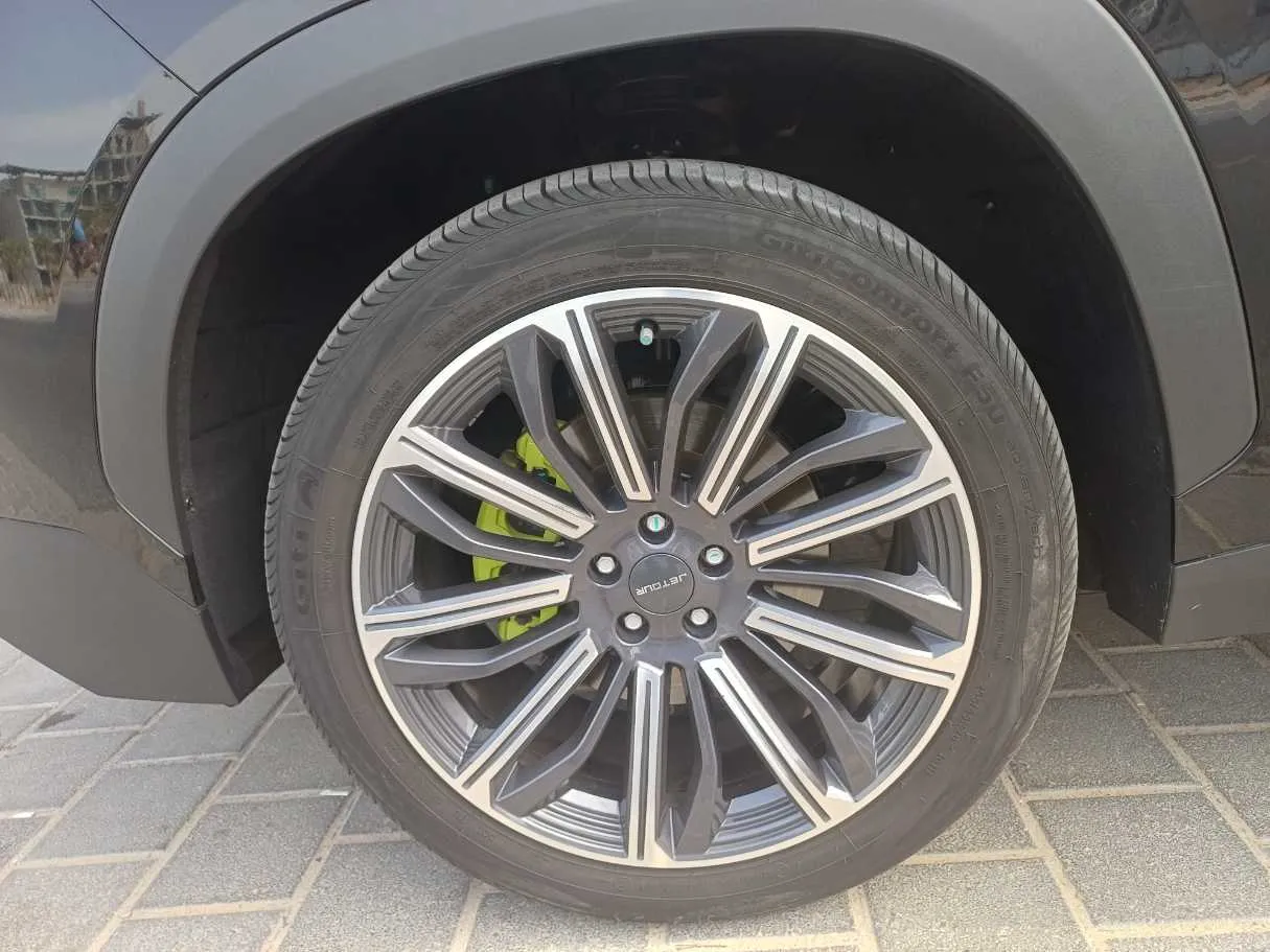Car image 10
