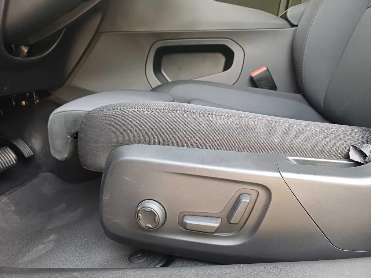 Car image 23