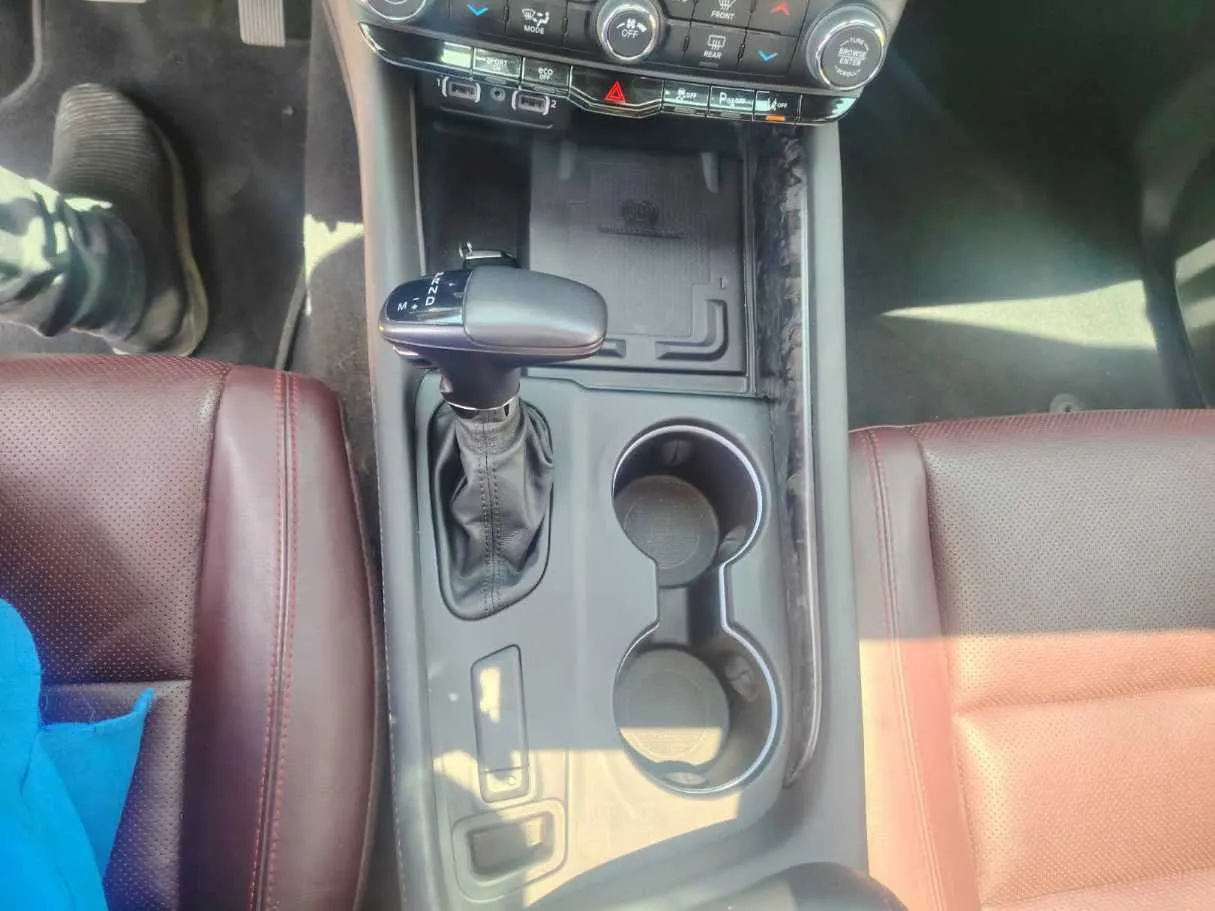 Car image 23