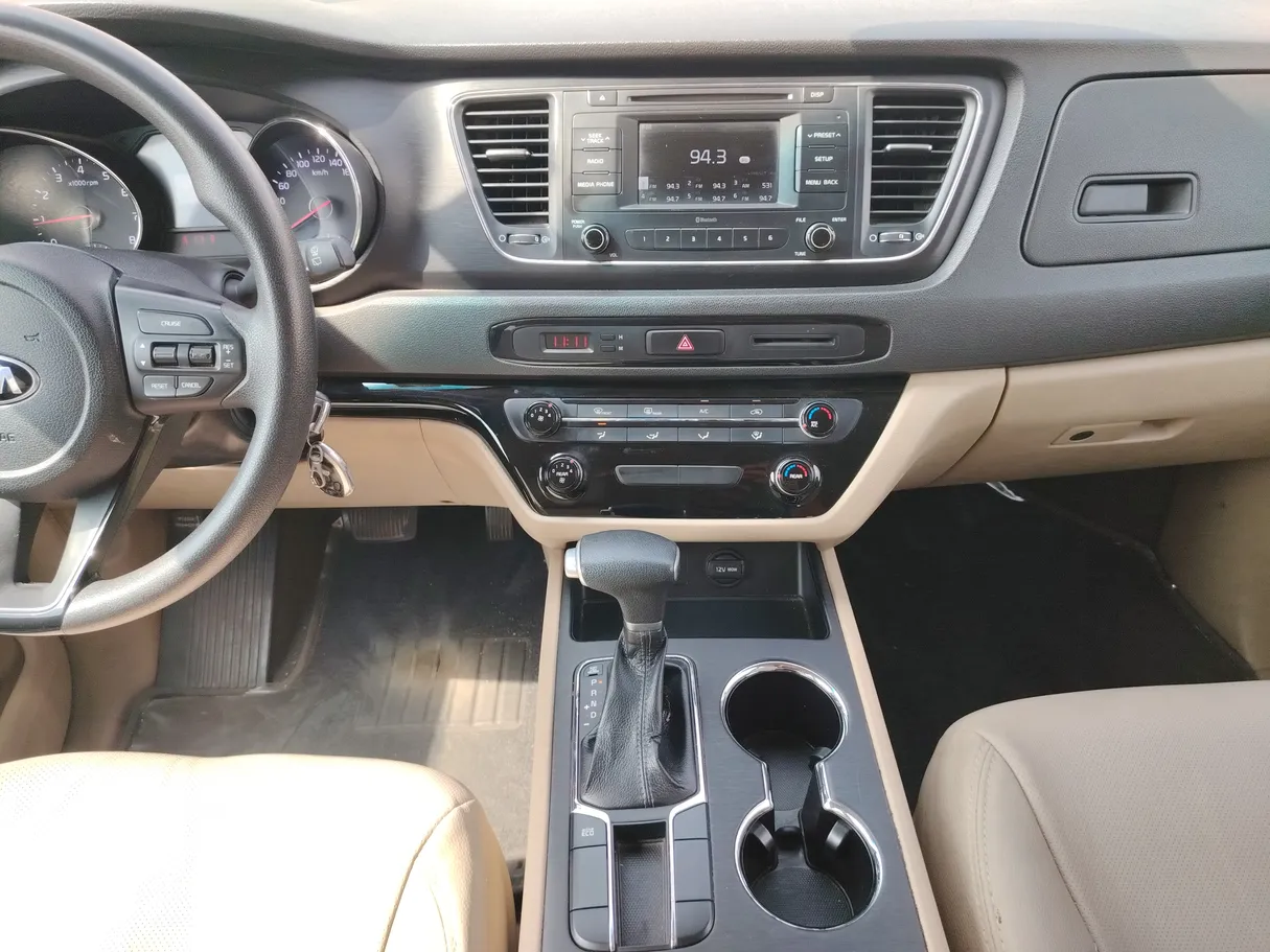 Car image 18