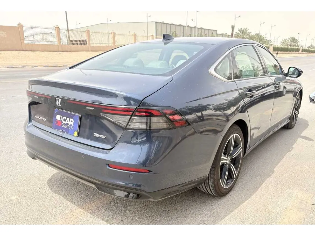 Car image 5
