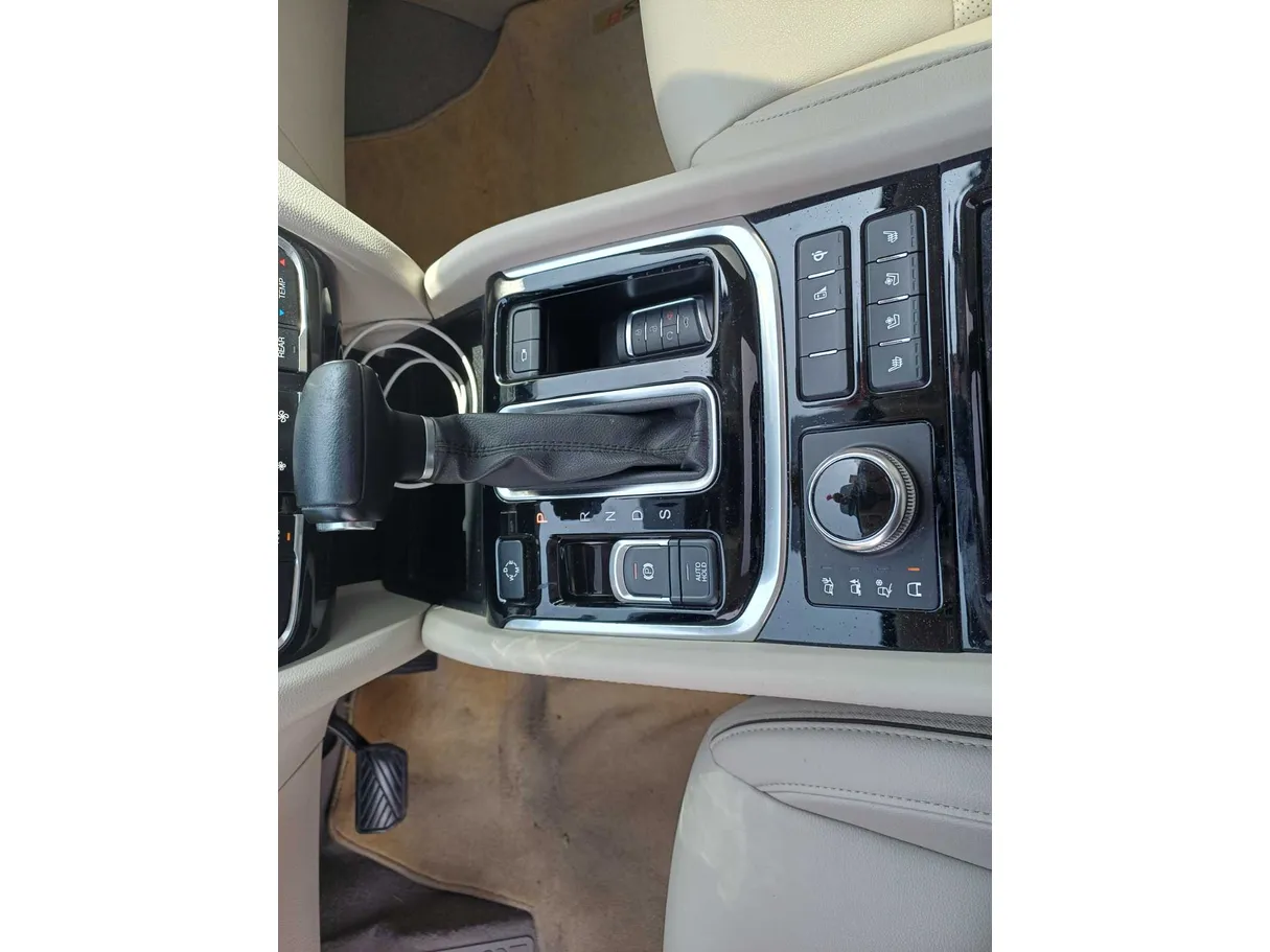 Car image 26