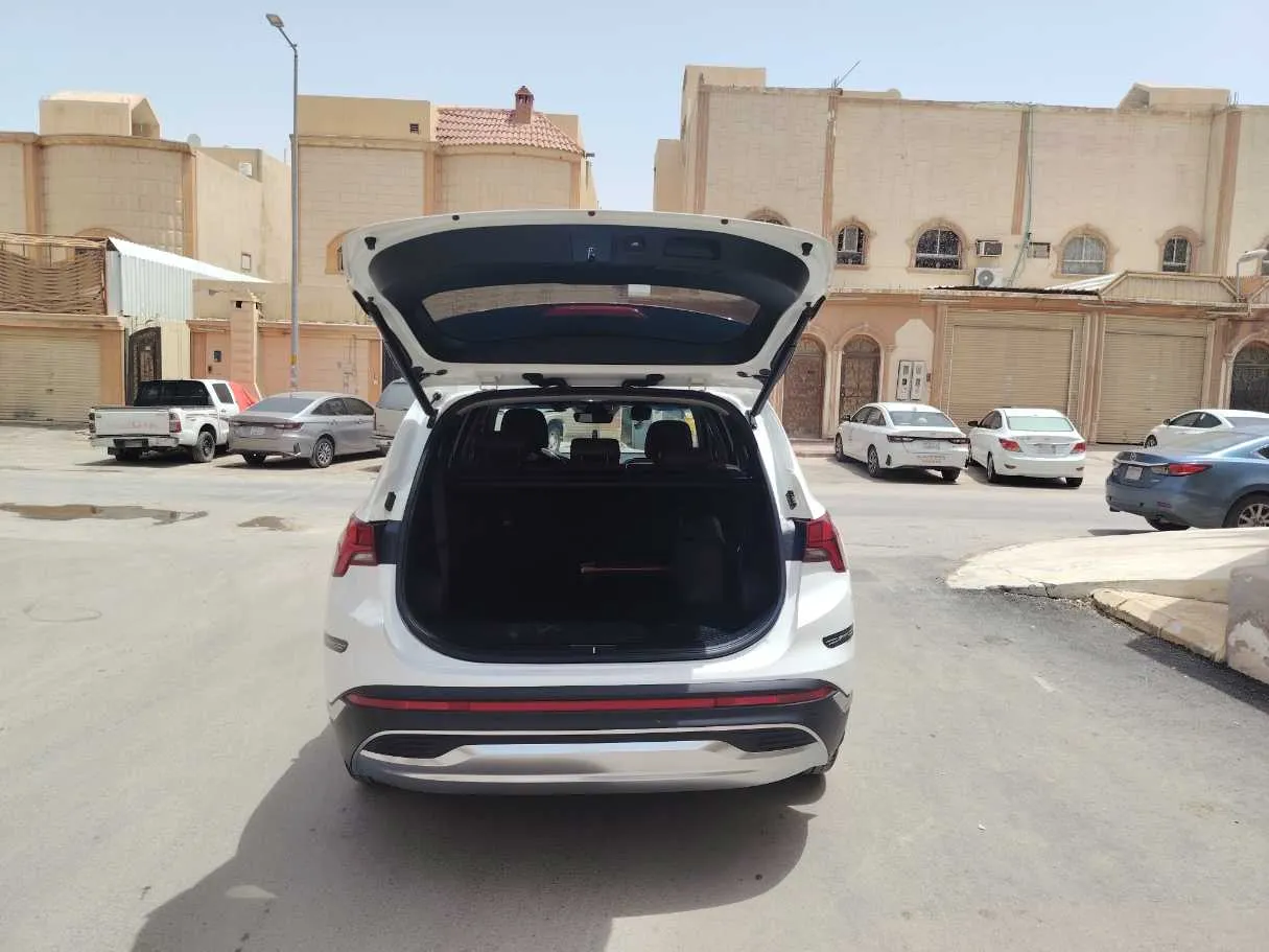 Car image 24