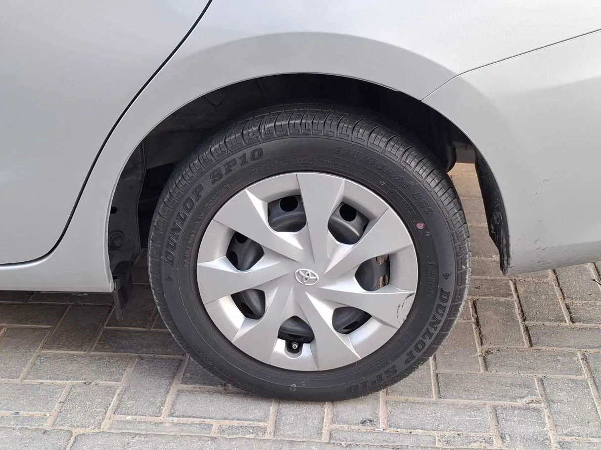 Car image 9