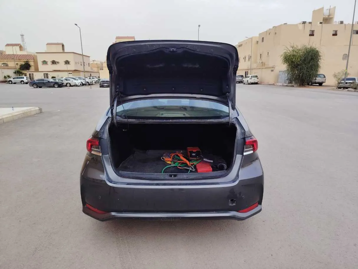 Car image 23