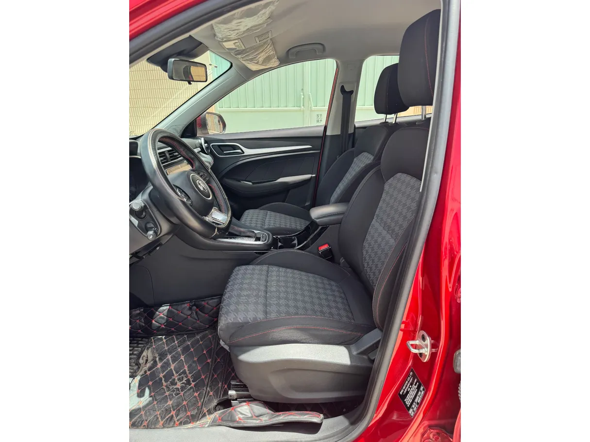 Car image 11