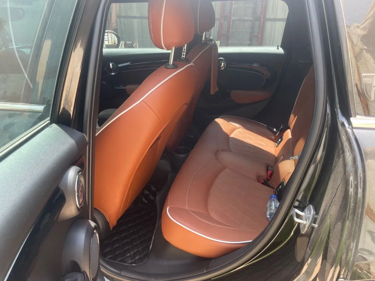 Car image 16