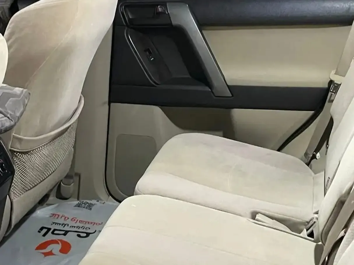 Car image 8