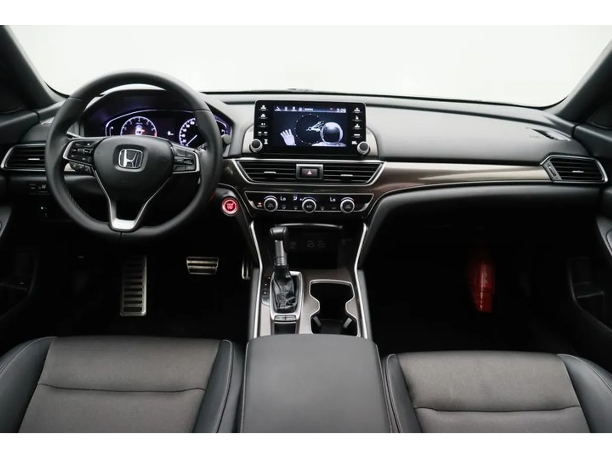 Car image 14