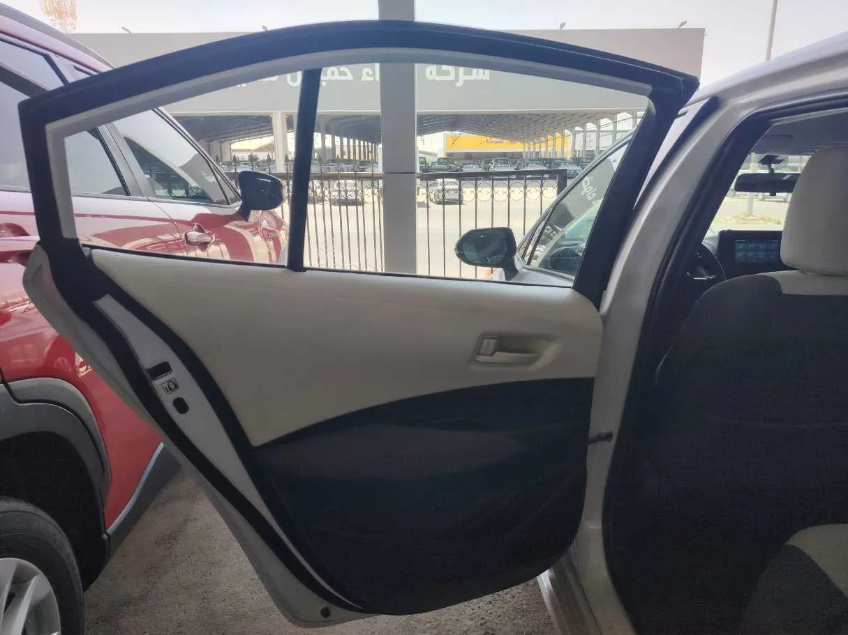 Car image 13