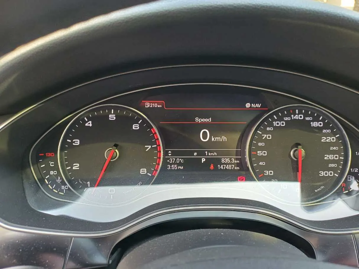 Car image 19