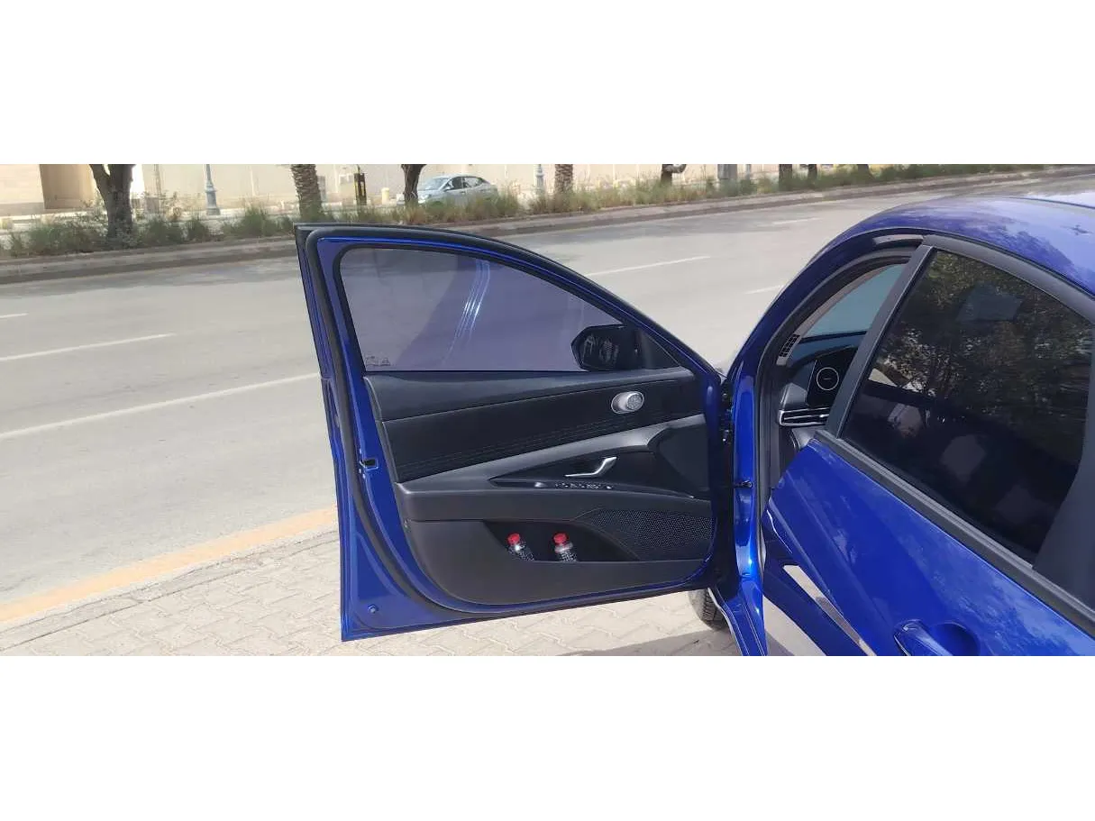 Car image 12