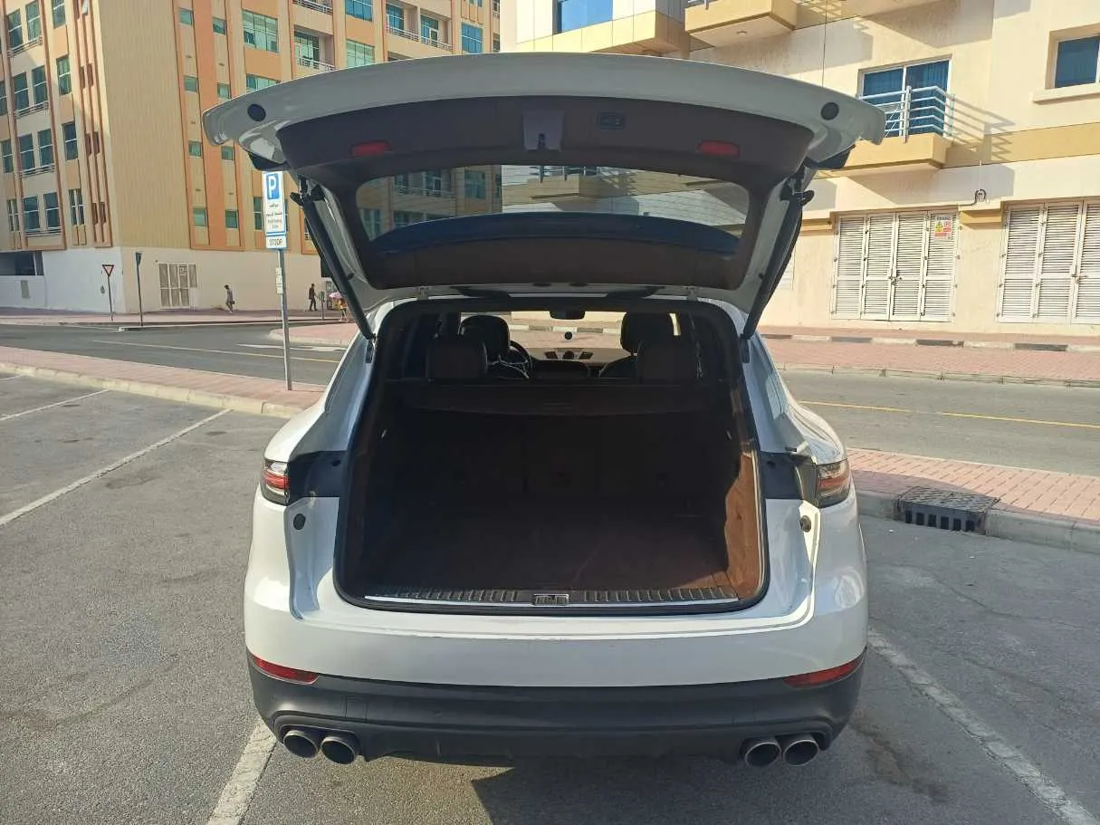 Car image 24