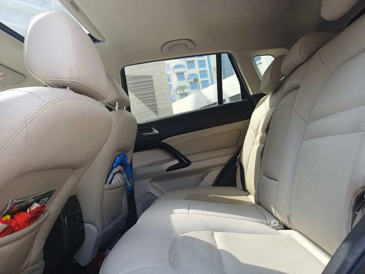 Car image 13