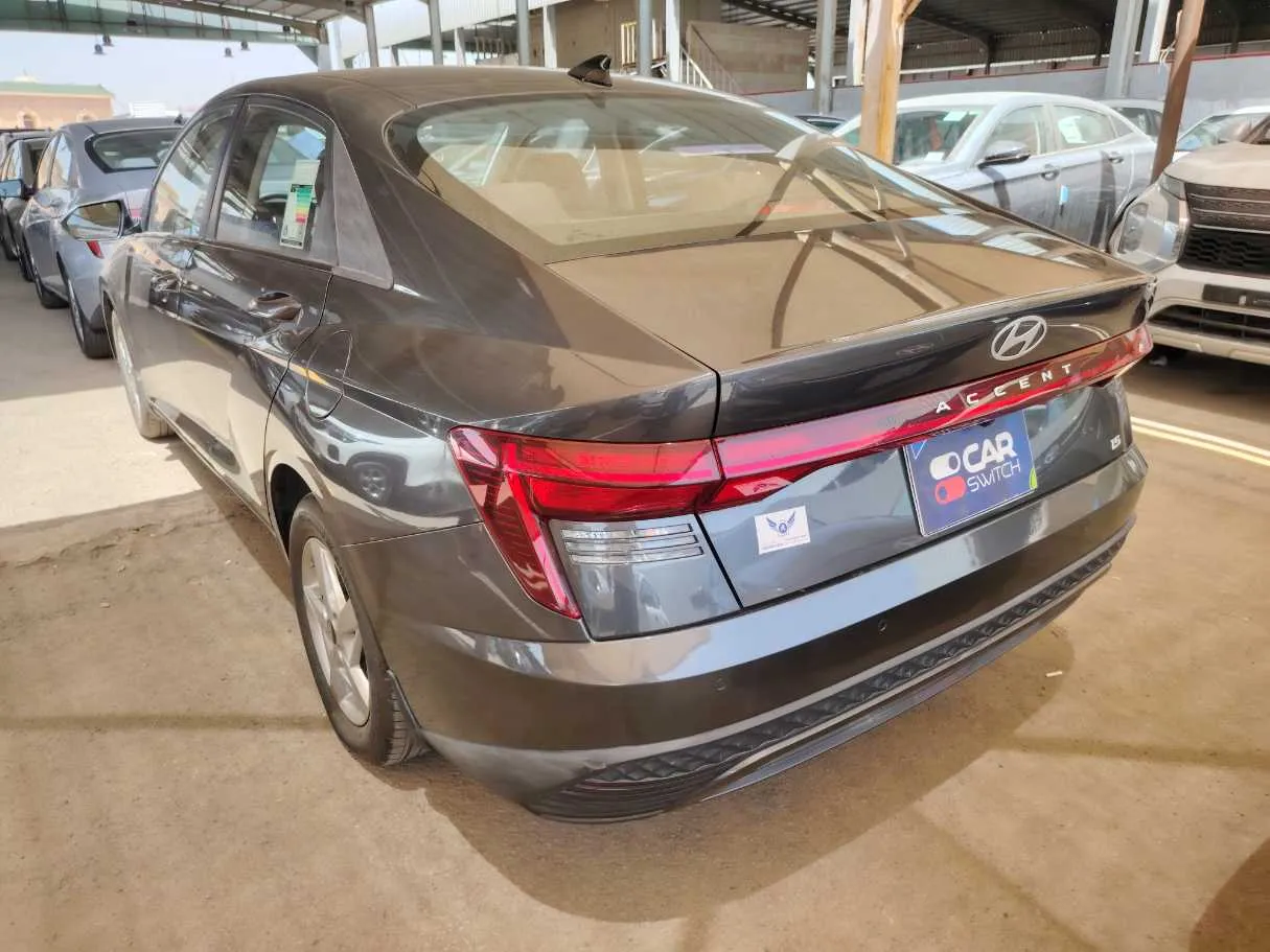 Car image 7
