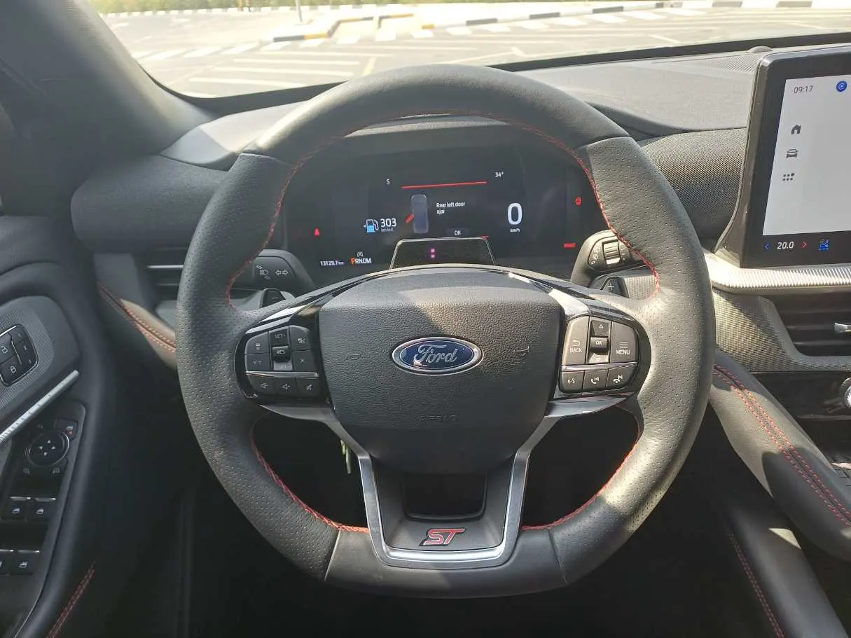 Car image 14