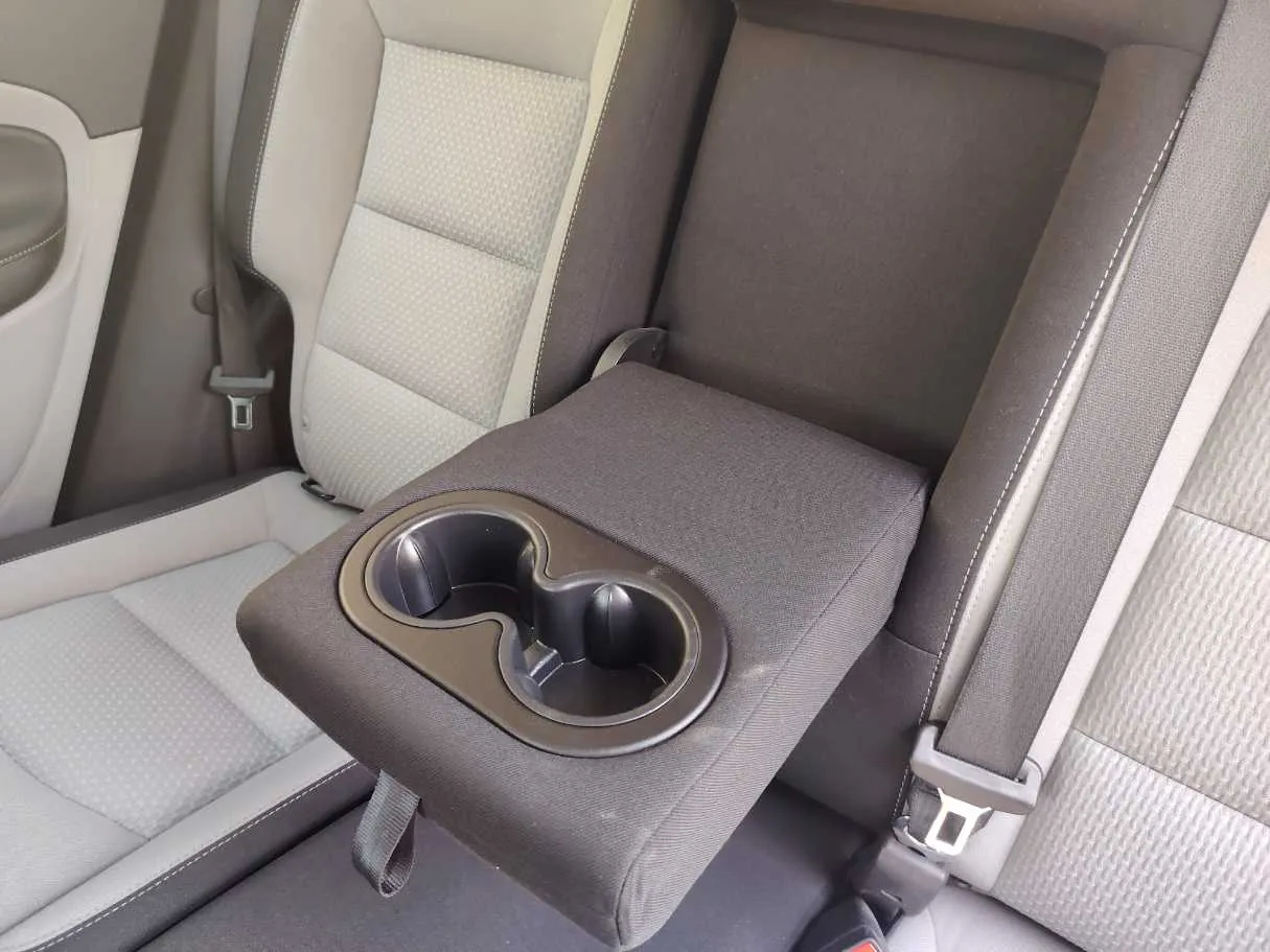 Car image 27