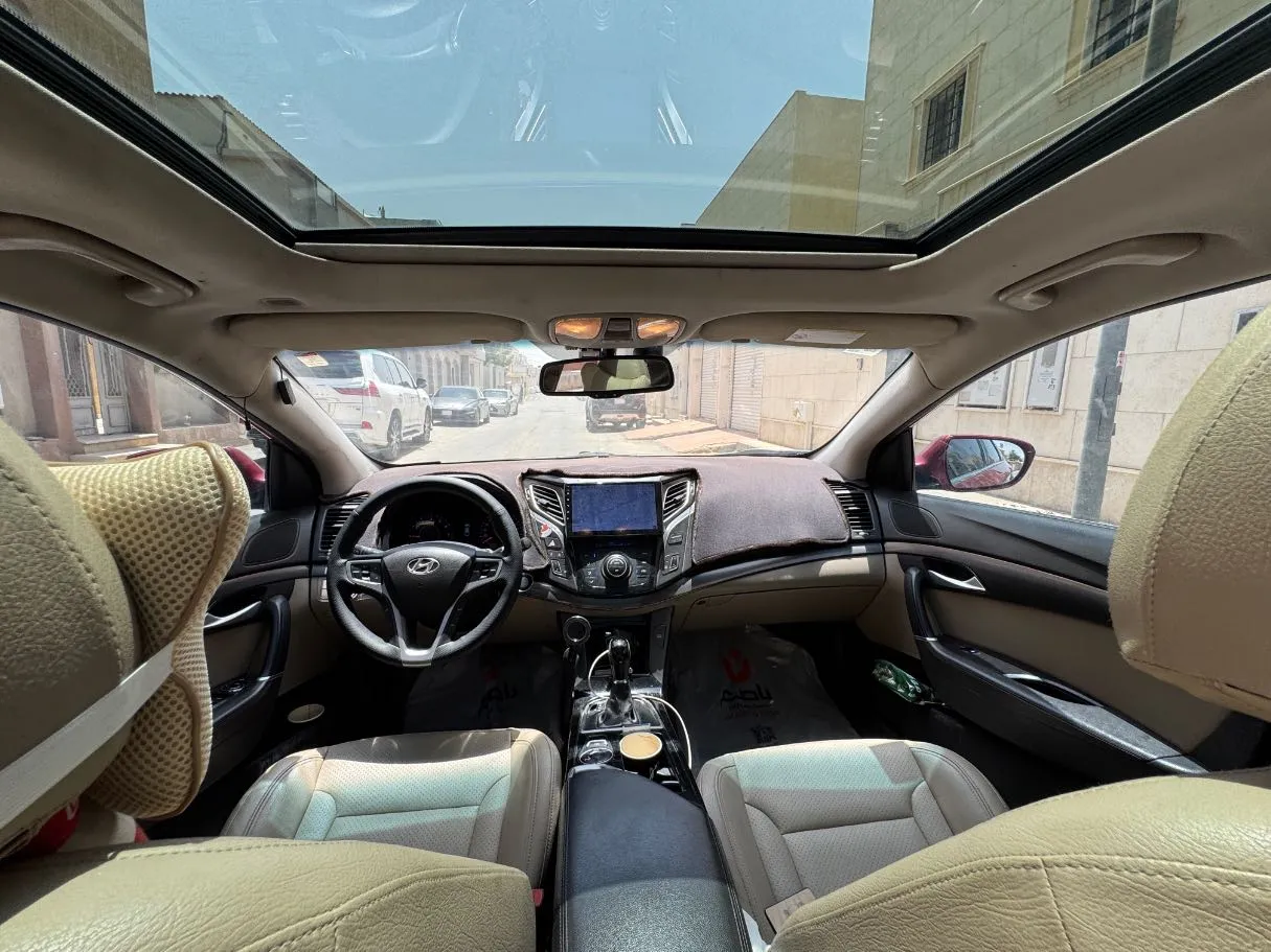 Car image 14
