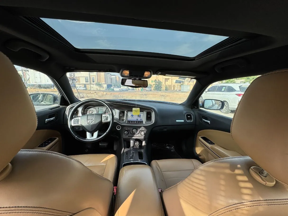 Car image 14