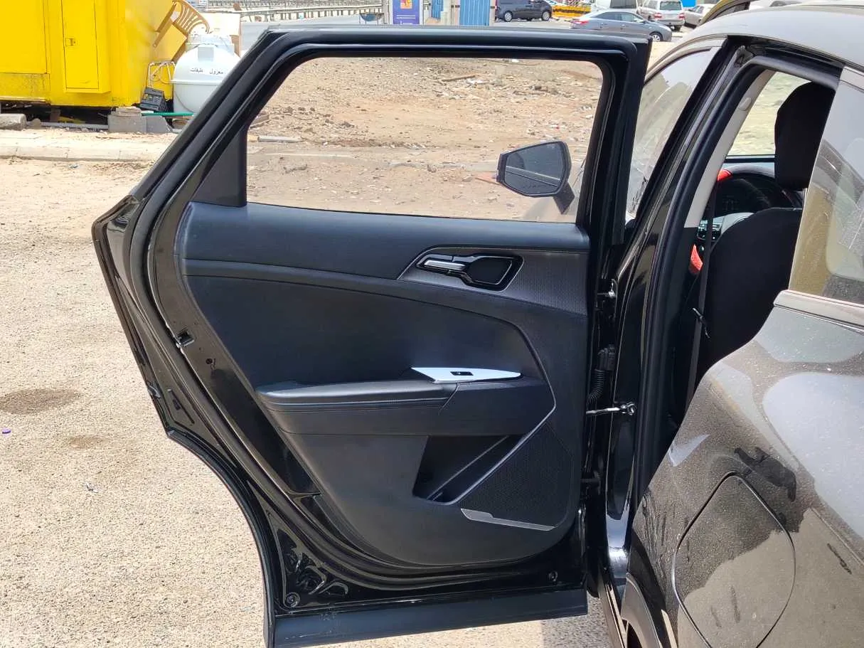 Car image 13