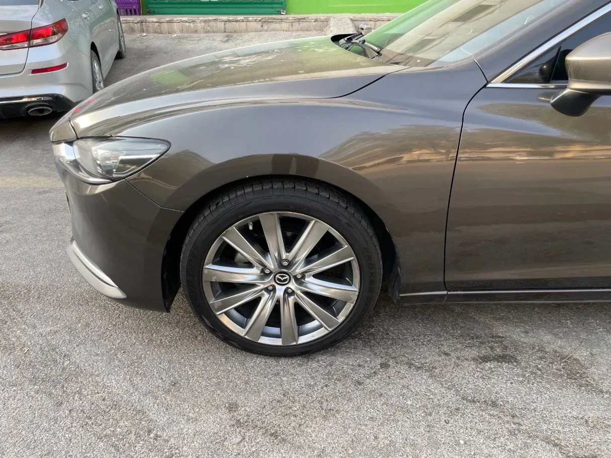 Car image 9