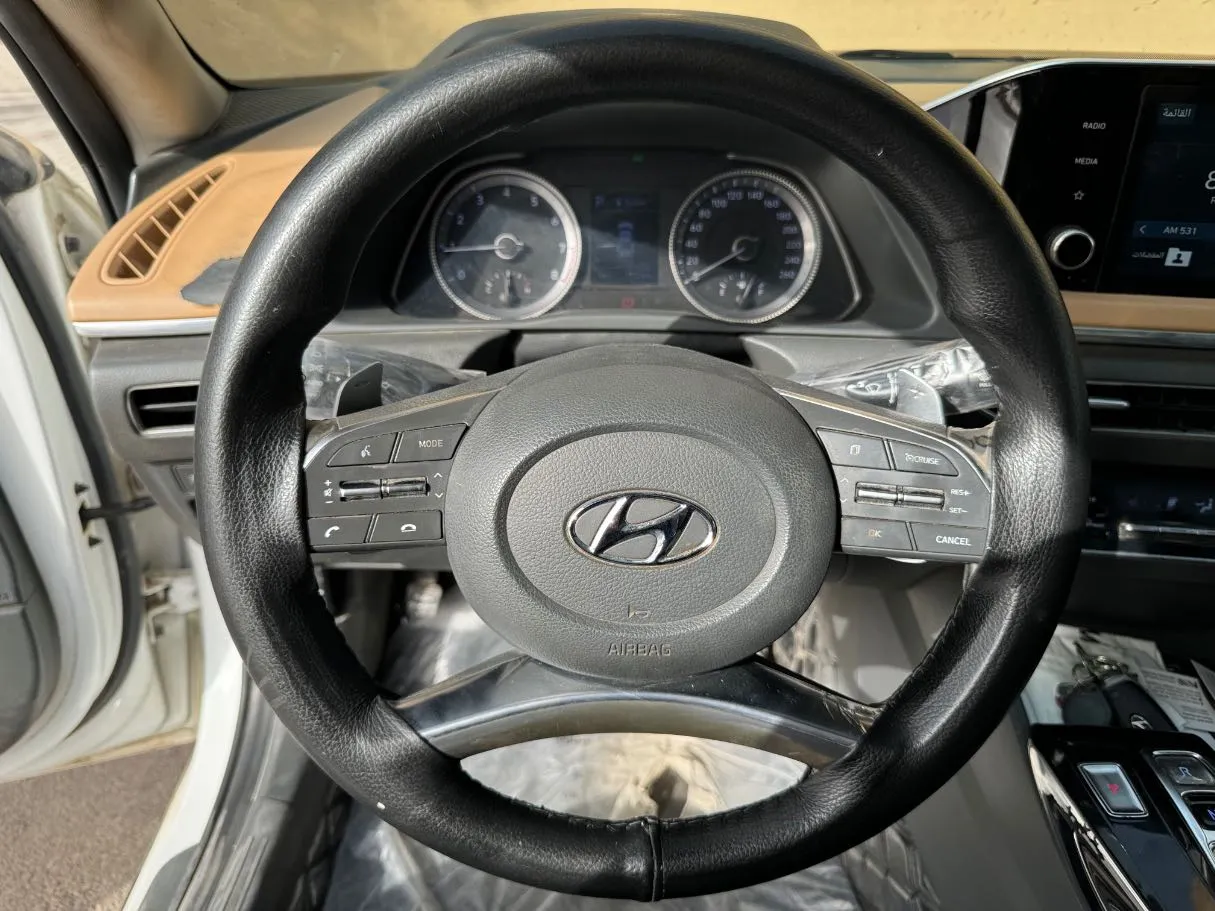 Car image 12