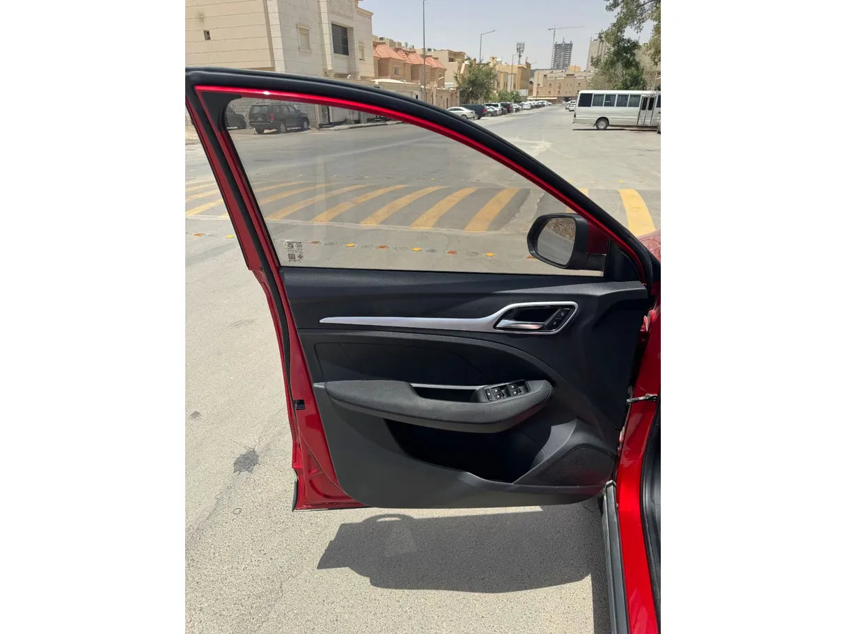 Car image 10