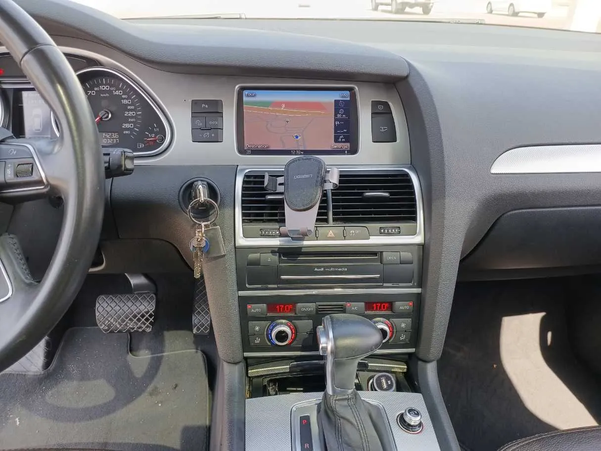 Car image 16