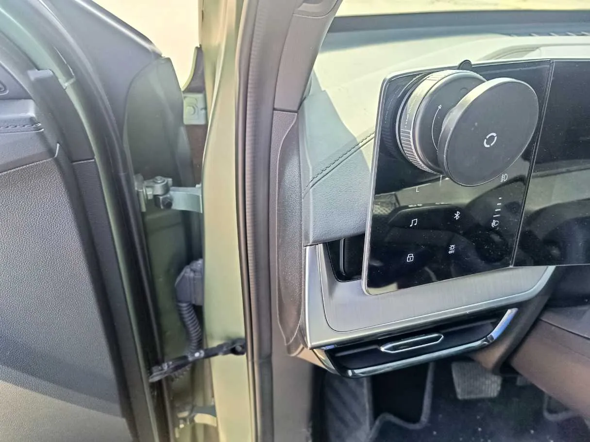 Car image 32