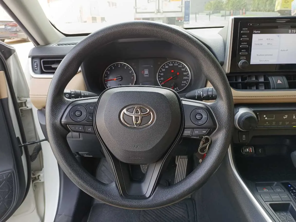 Car image 14